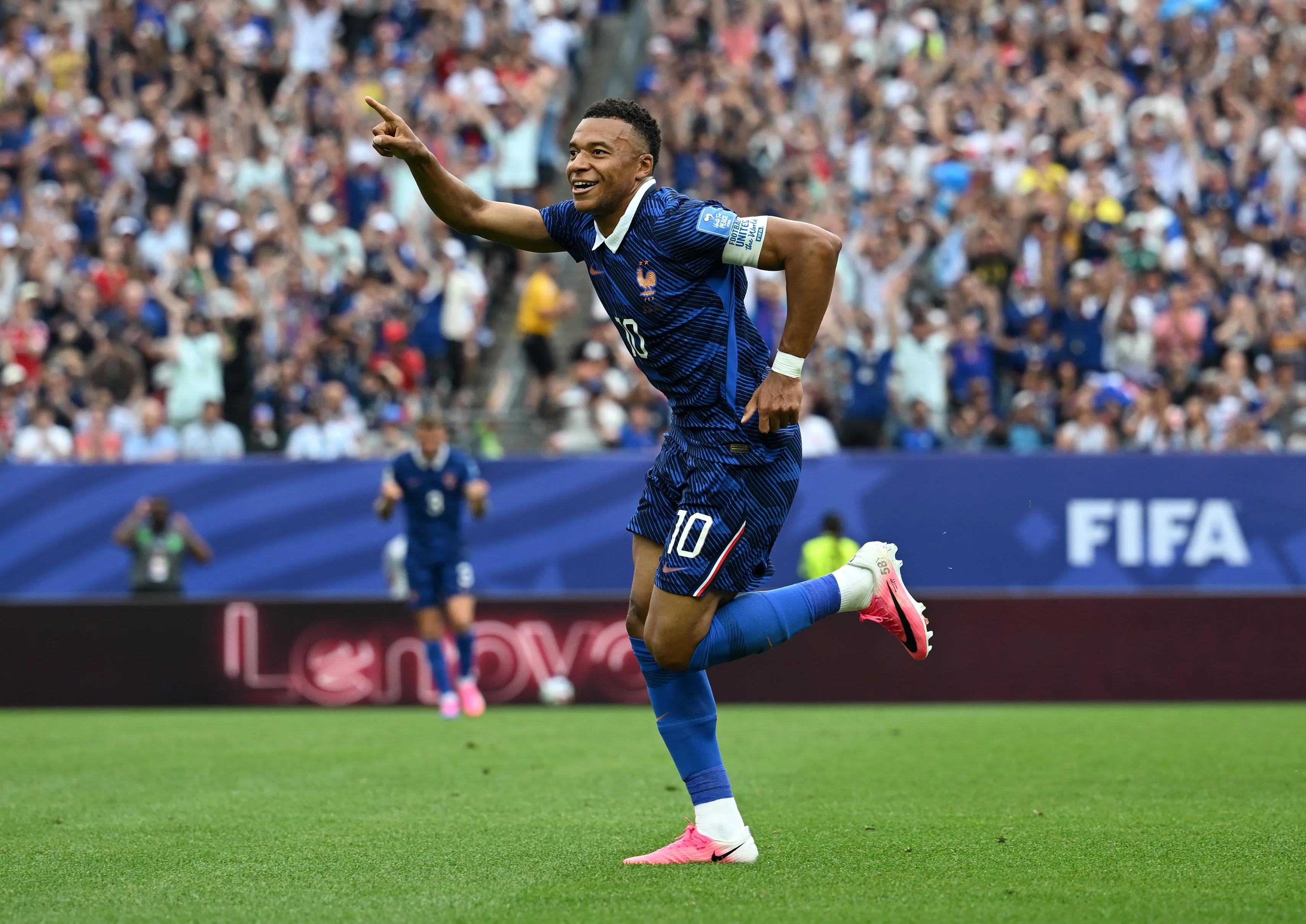 Mbappe vs Messi: 8-8 and Unrelenting — The Golden Boot Race That Defies Prediction