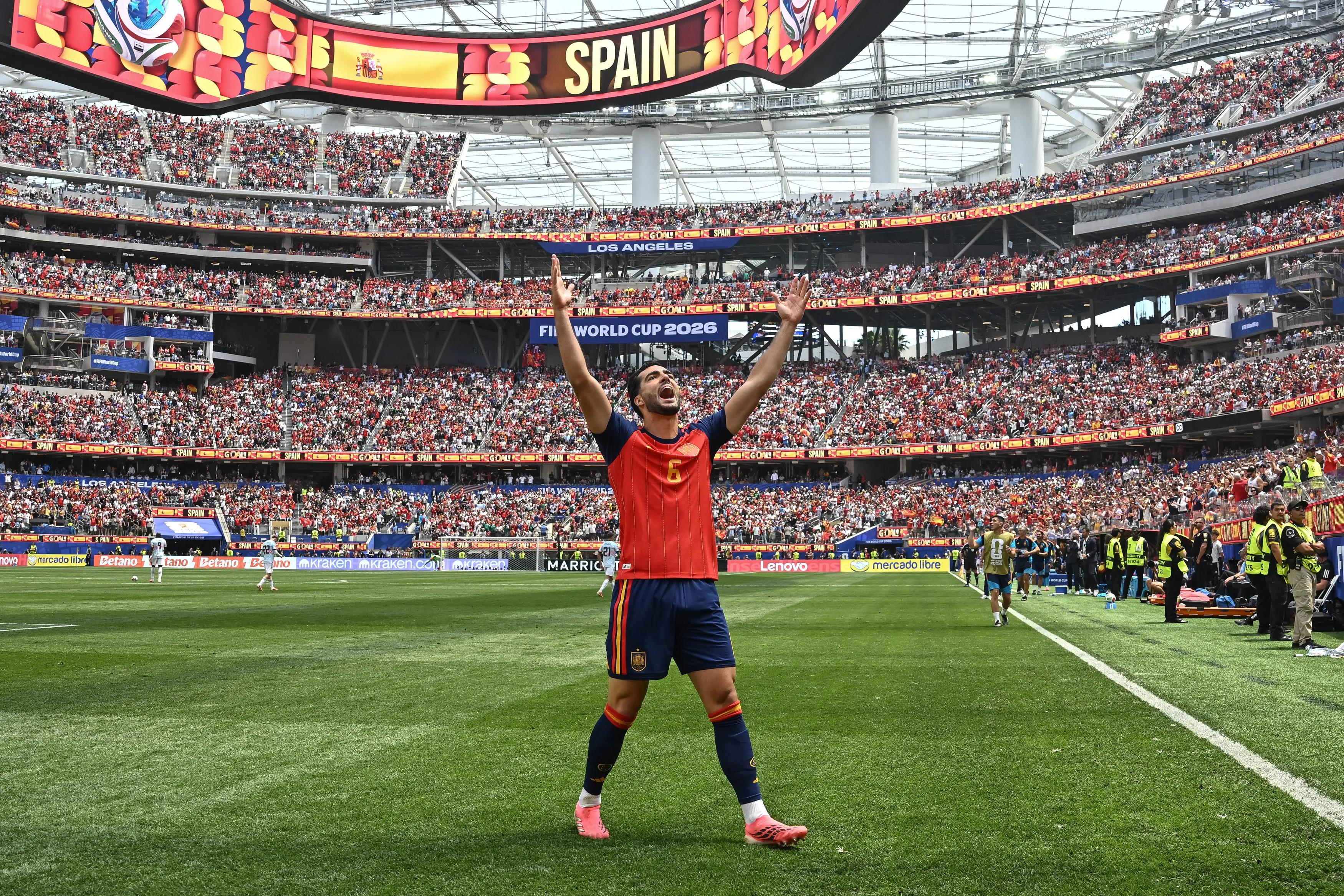 Mbappe vs Messi · Golden Boot Crescendo — 8 Goals Apiece, Building Toward the Ultimate Finale